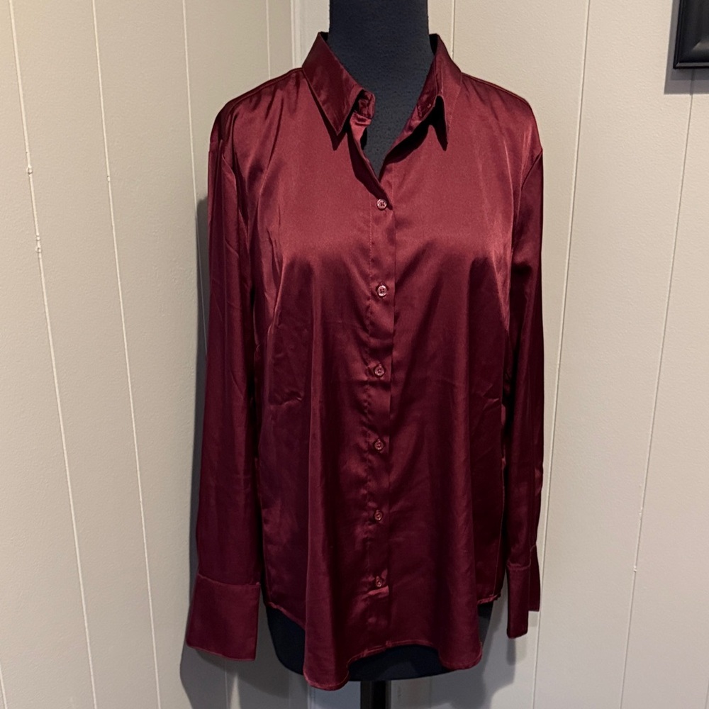 B36 Banana Republic Women’s Classic Fit Large Satiny Button-Down Shirt